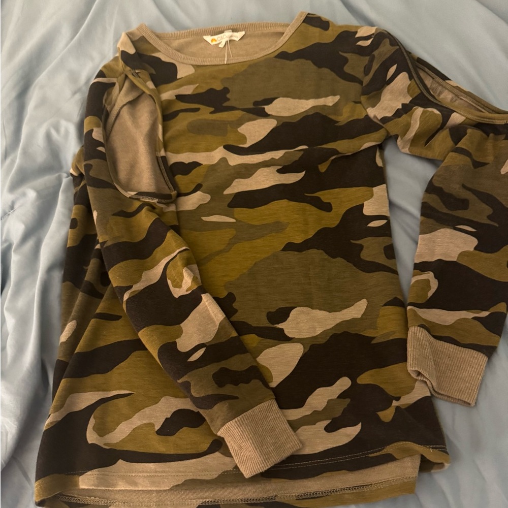 NWOT C&C California Long Sleeve Camo Tee. Shoulder Cut Outs
